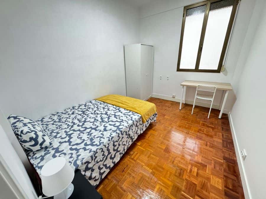 Habitación en piso de 3 habitaciones en Abando