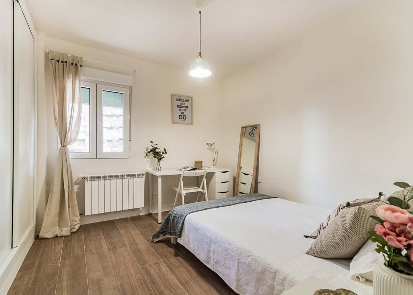 Habitacion privada en Paseo Reina Cristina, Madrid