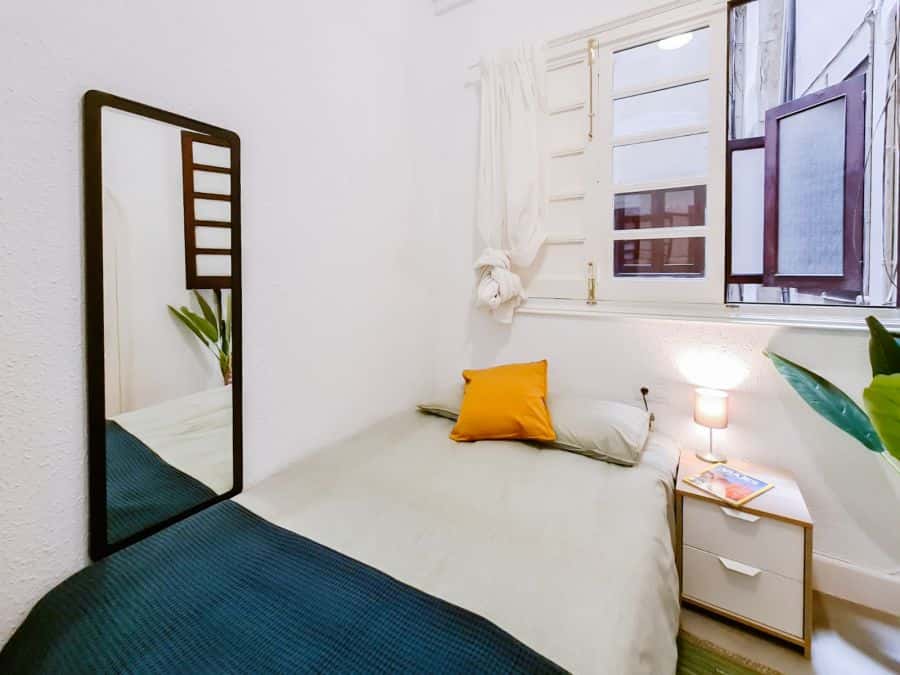 Habitación en piso de 7 habitaciones en Ciutat Vella