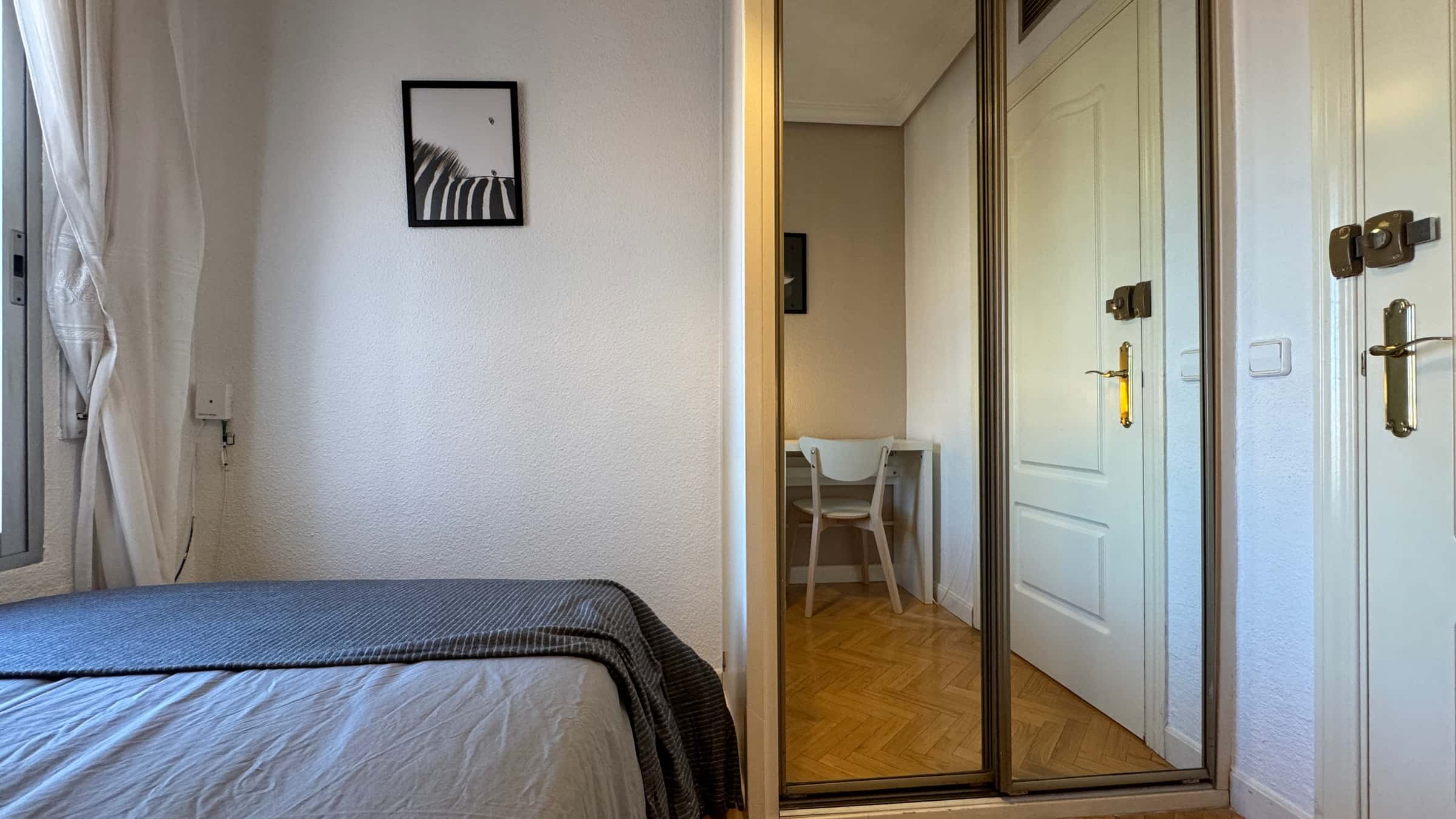 Chambre dans Calle de Tribaldos, Madrid pour 80 m² avec 4 chambres