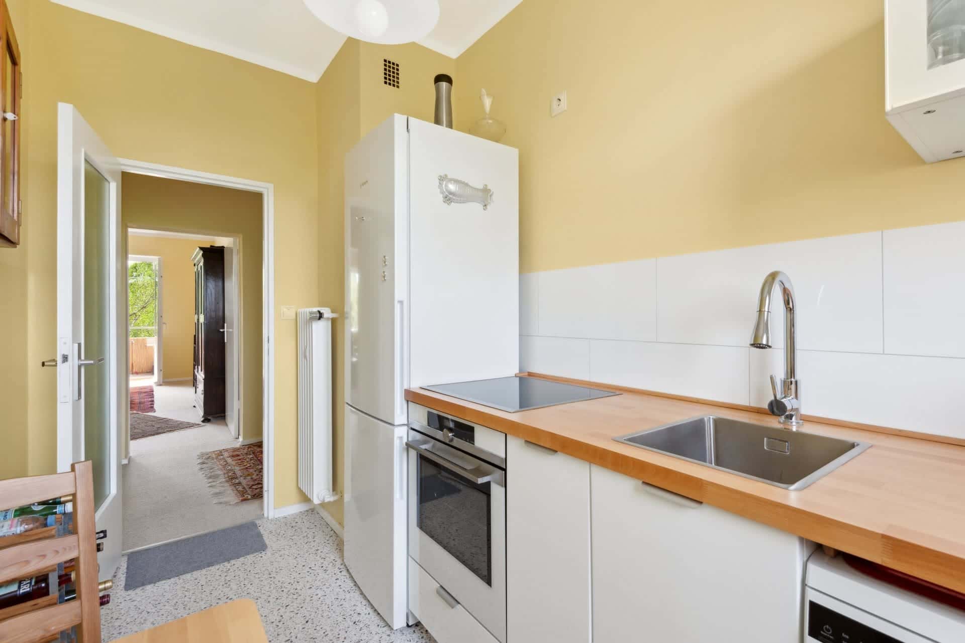 Fully Furnished 2-Room Modern Apartment with Balcony in Prime Charlottenburg Location