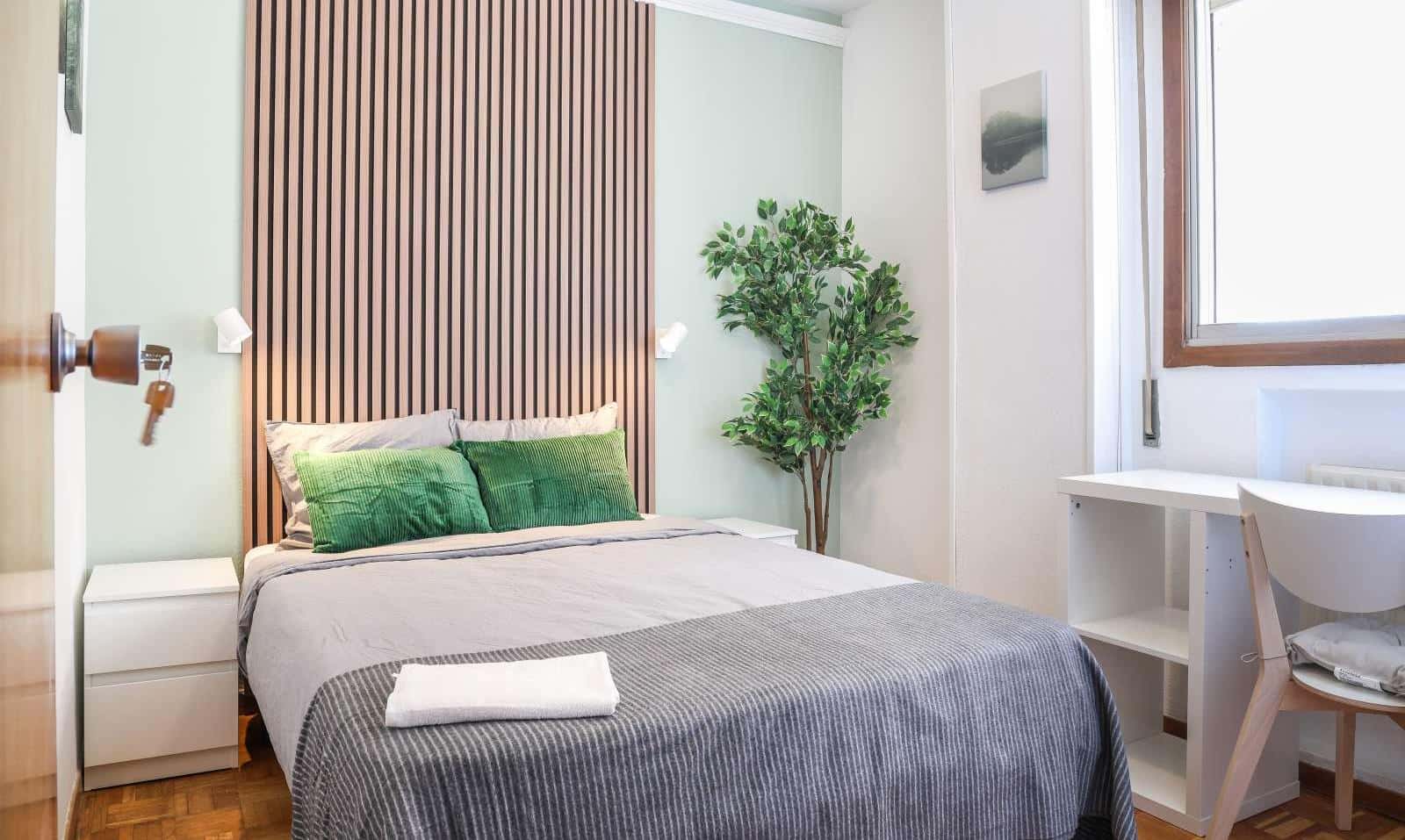 Double bed in Rooms for rent in Madrid