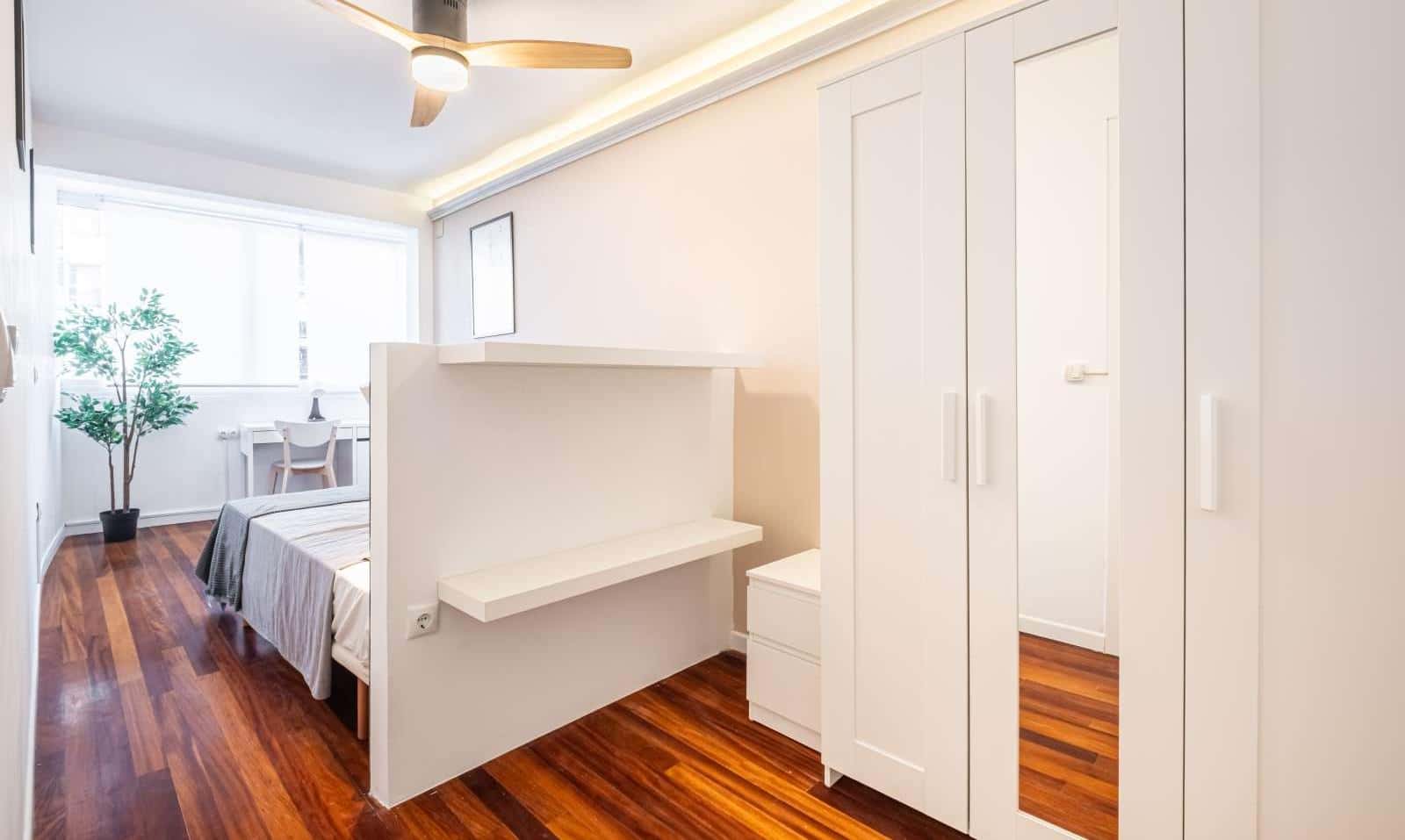 Double bed in Rooms for rent in Alicante