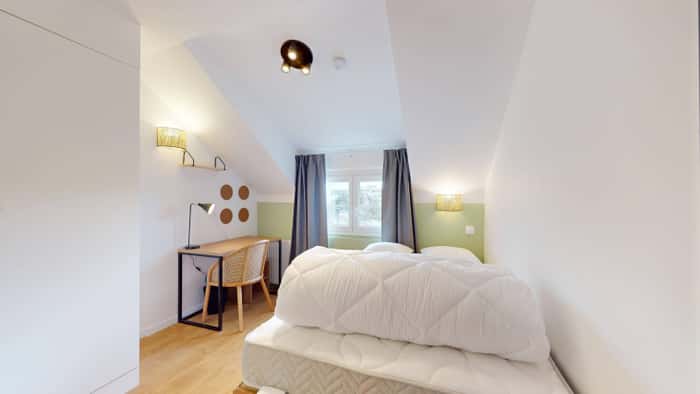 Listing photo thumbnail