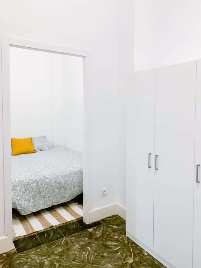 Habitación en piso de 7 habitaciones en Ciutat Vella