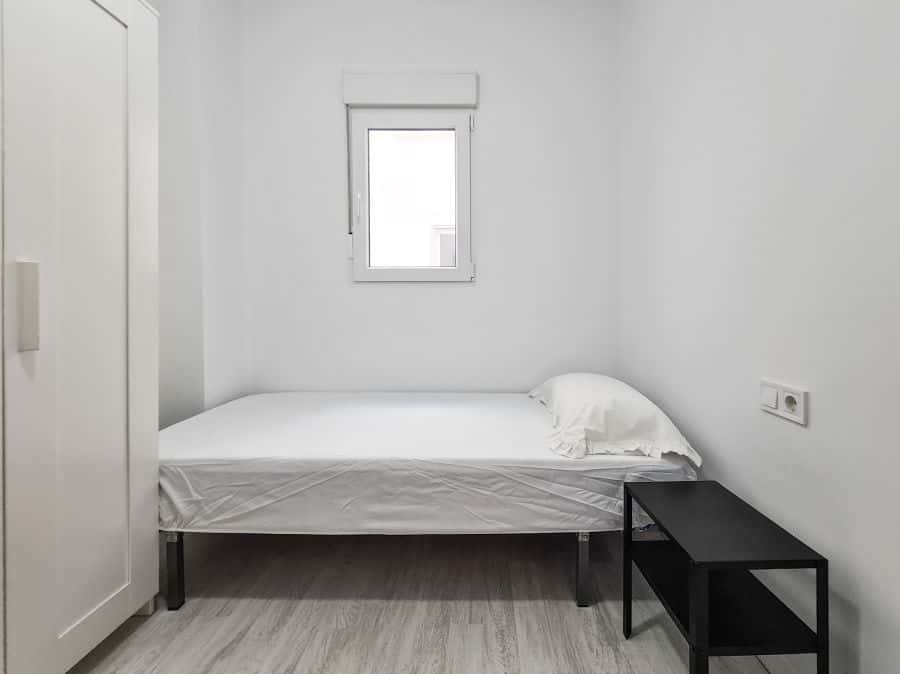 Habitación en piso de 5 habitaciones en Camins Al Grau