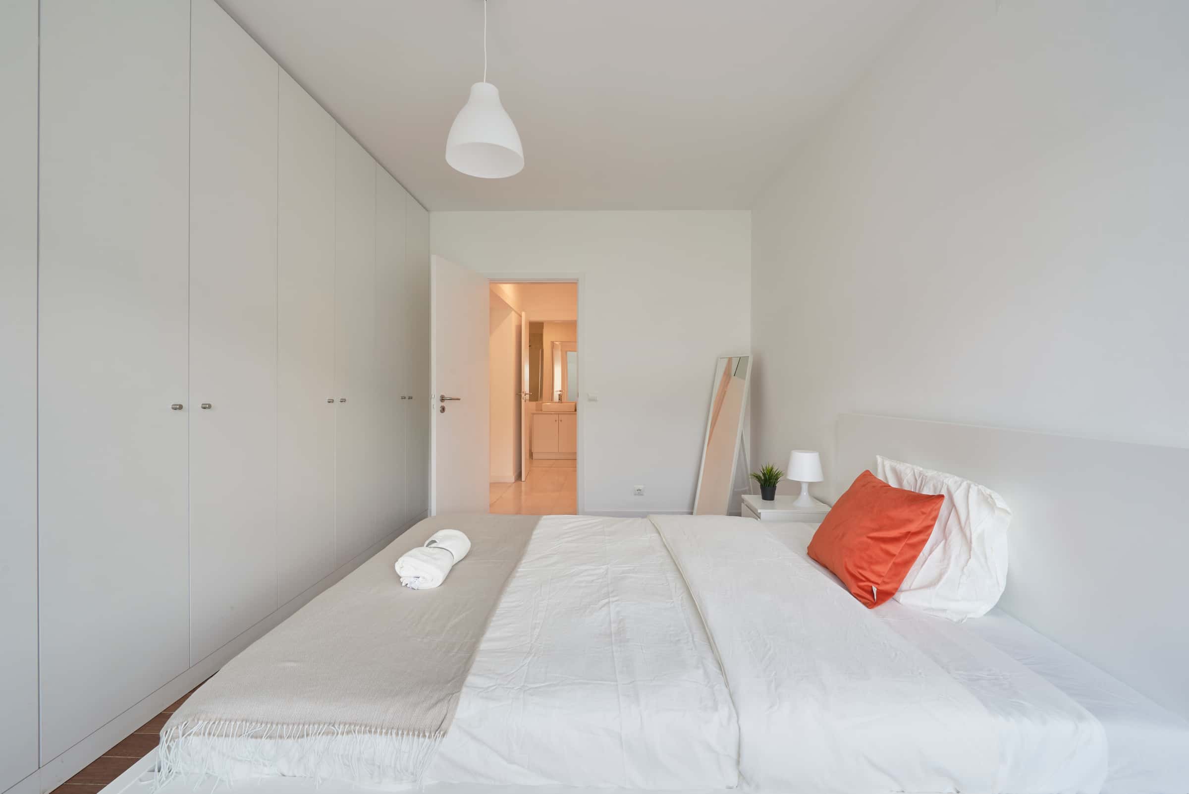 Bedroom in a 7-Bedroom Apartment in Av. da República, Lisbon - Room 5