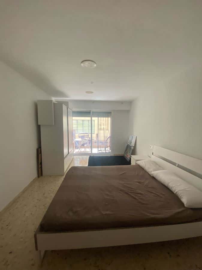 Habitación en piso de 5 habitaciones en El Pla Del Real