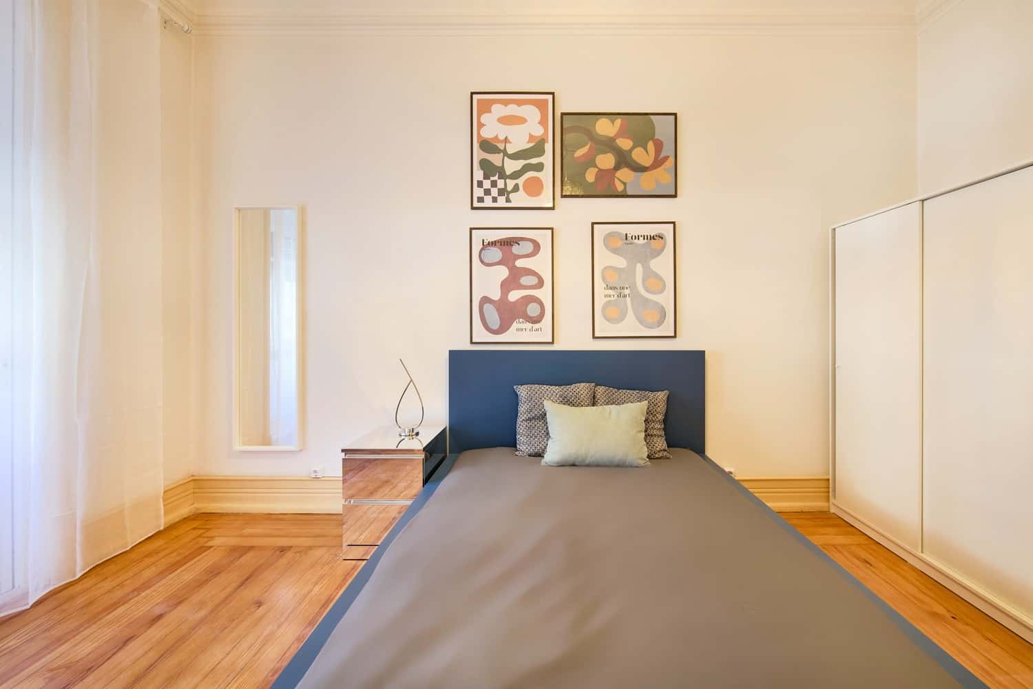 Room 2 - 71. Avenida Álvares Cabral 28 1E