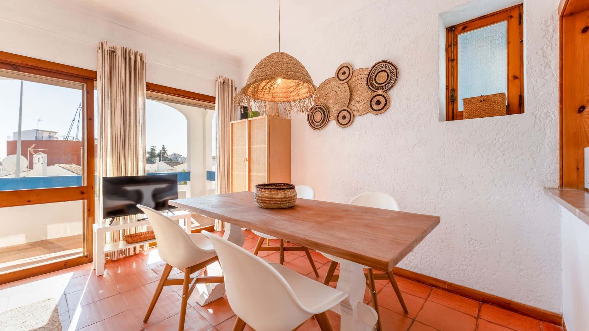 Comfy 2 BDR Apartment W/ Balcony