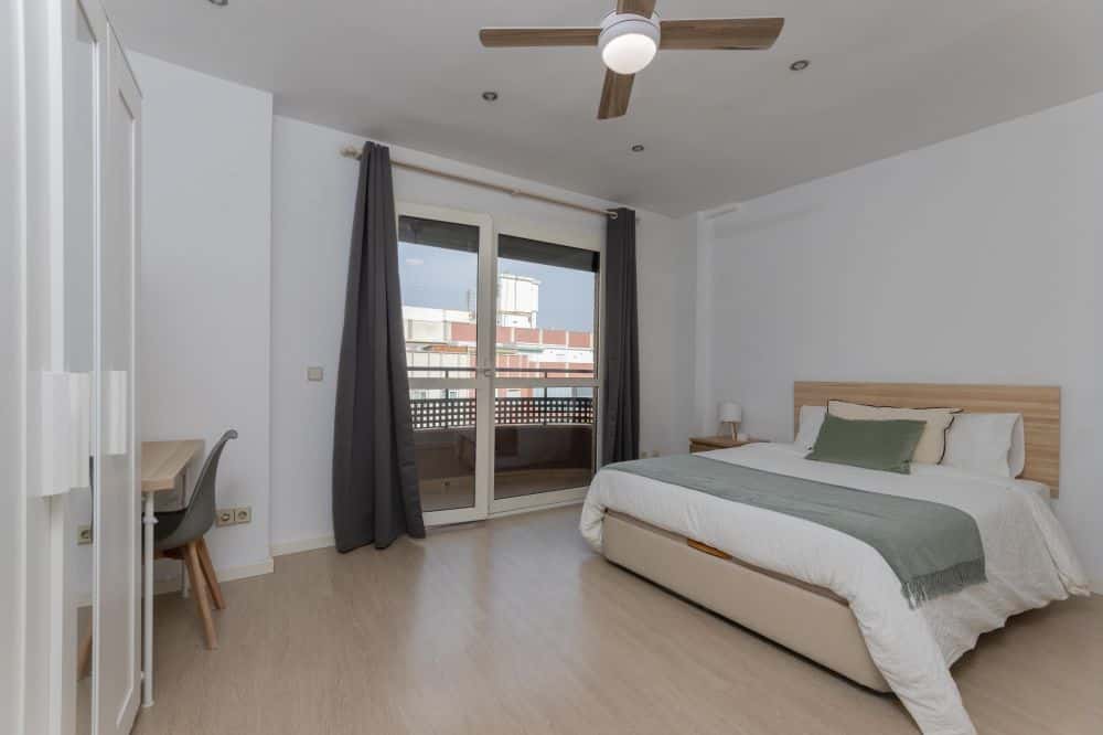 Habitacion doble con balcón en Valencia