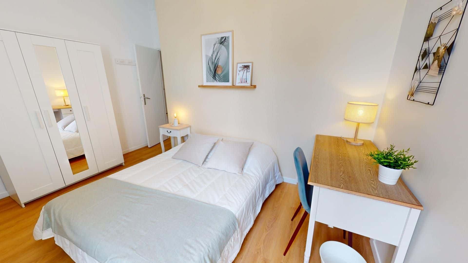 Room in 13 Rue des Étables, 33800 Bordeaux, France