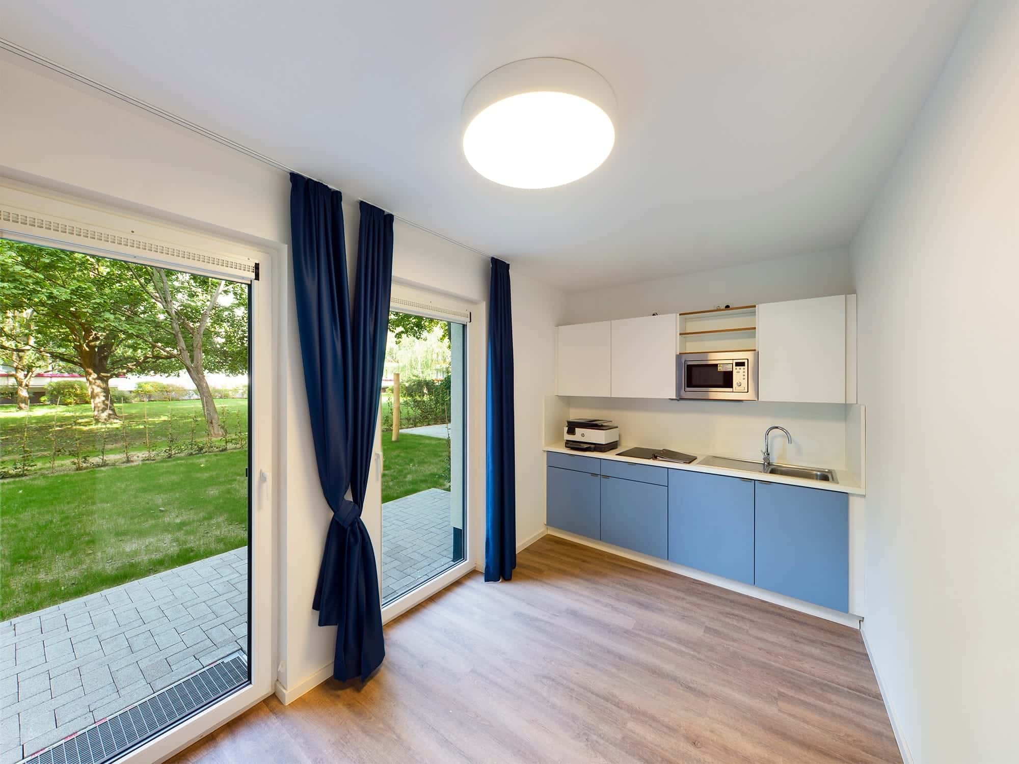 Furnished 1 room apartment with terrace - just 25 min. by public transport to Friedrichshain