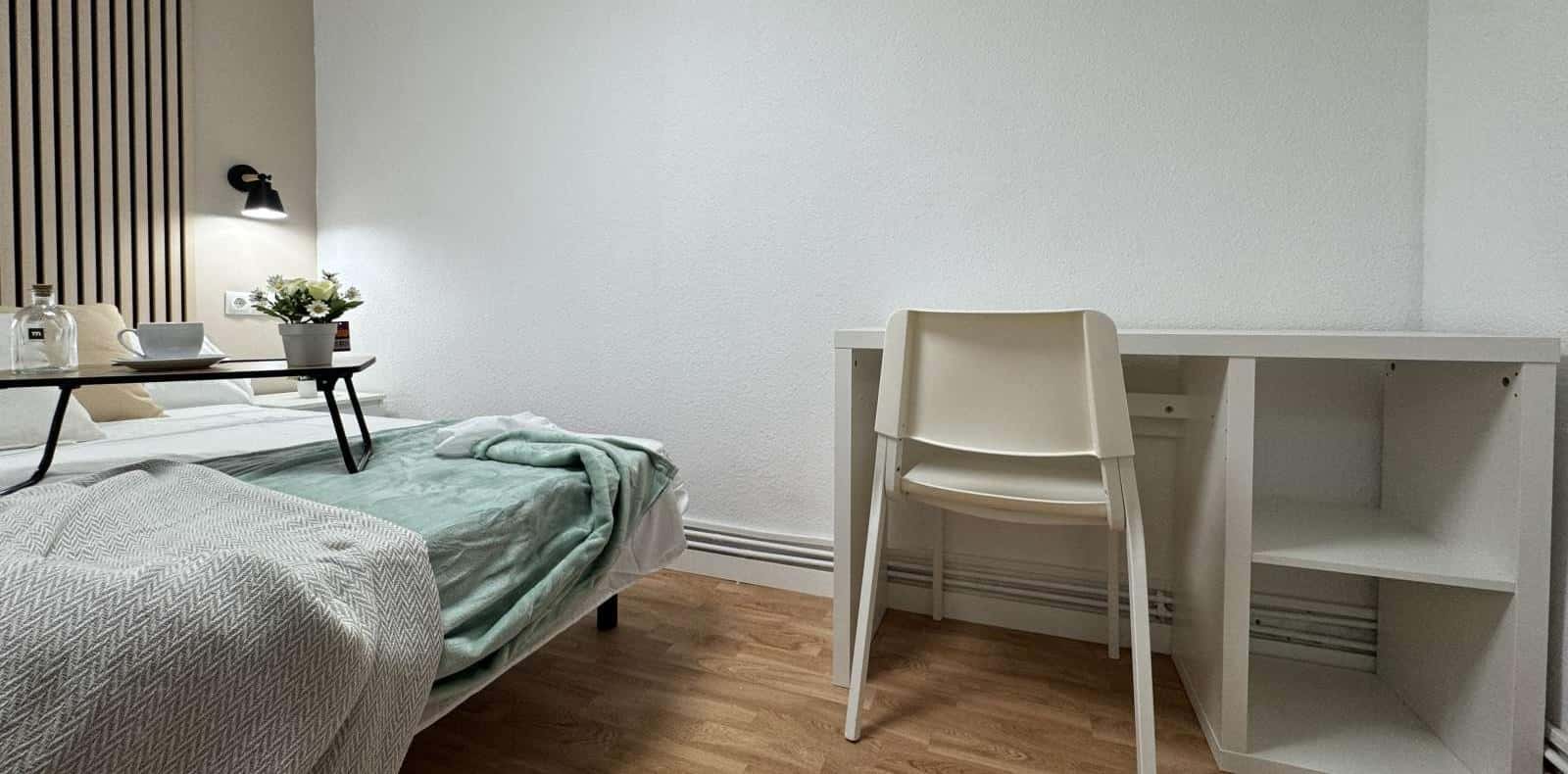 Double bed in 4-Bedroom Shared Apartment in Madrid