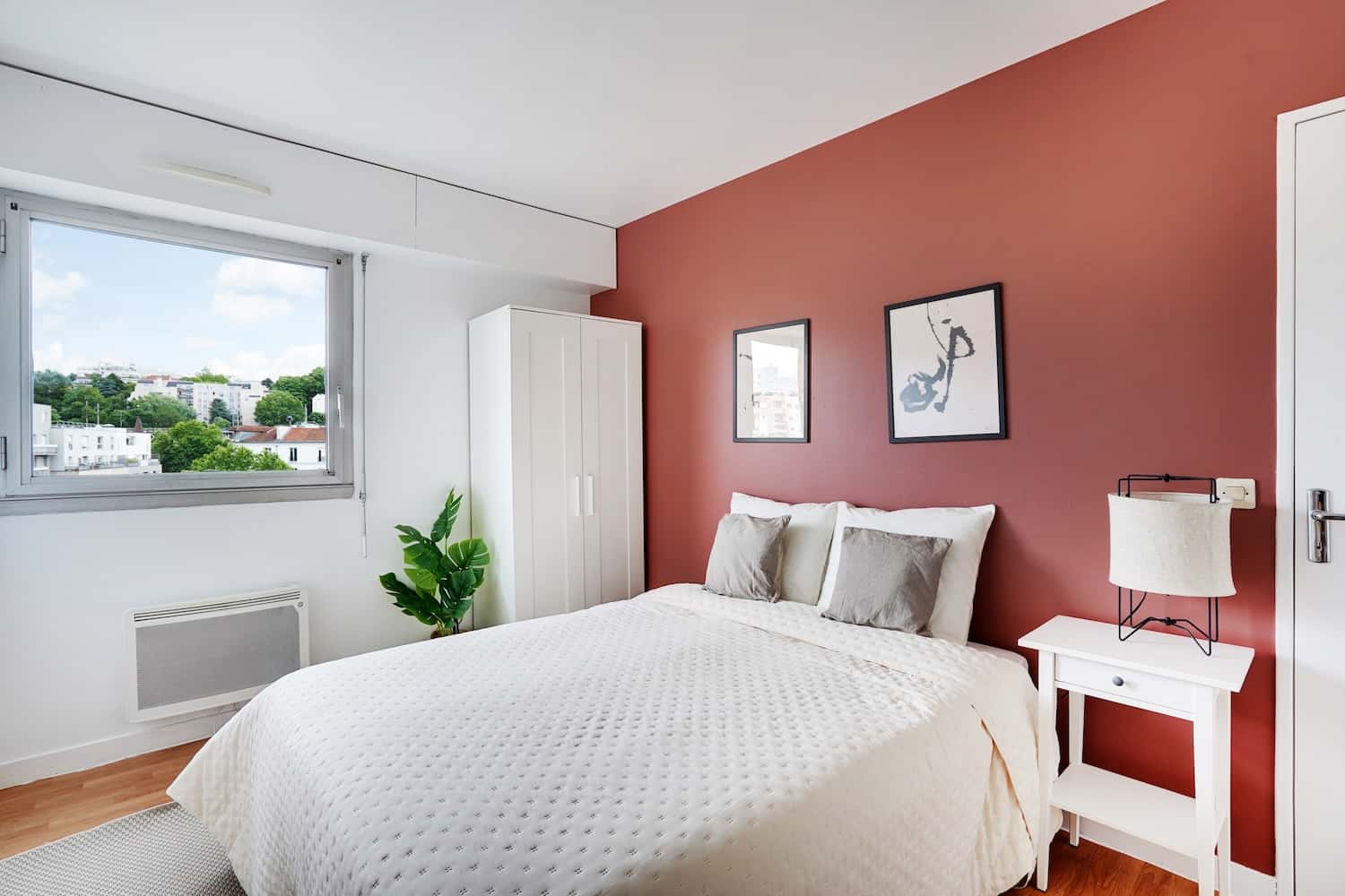 Move into this peaceful 12 m² room