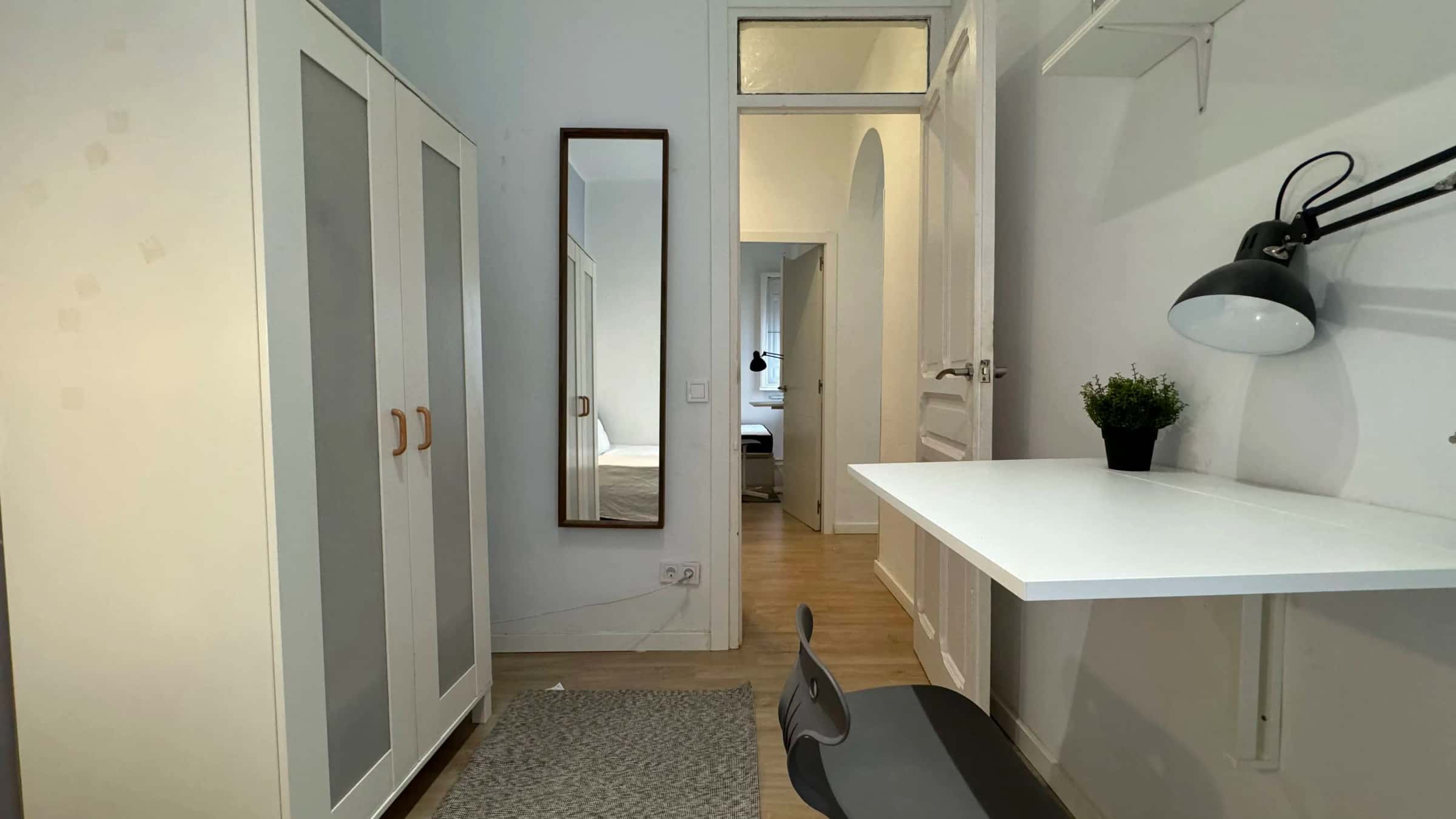 Stanza in Calle de Vallehermoso, Madrid di 100 m² con 5 camere