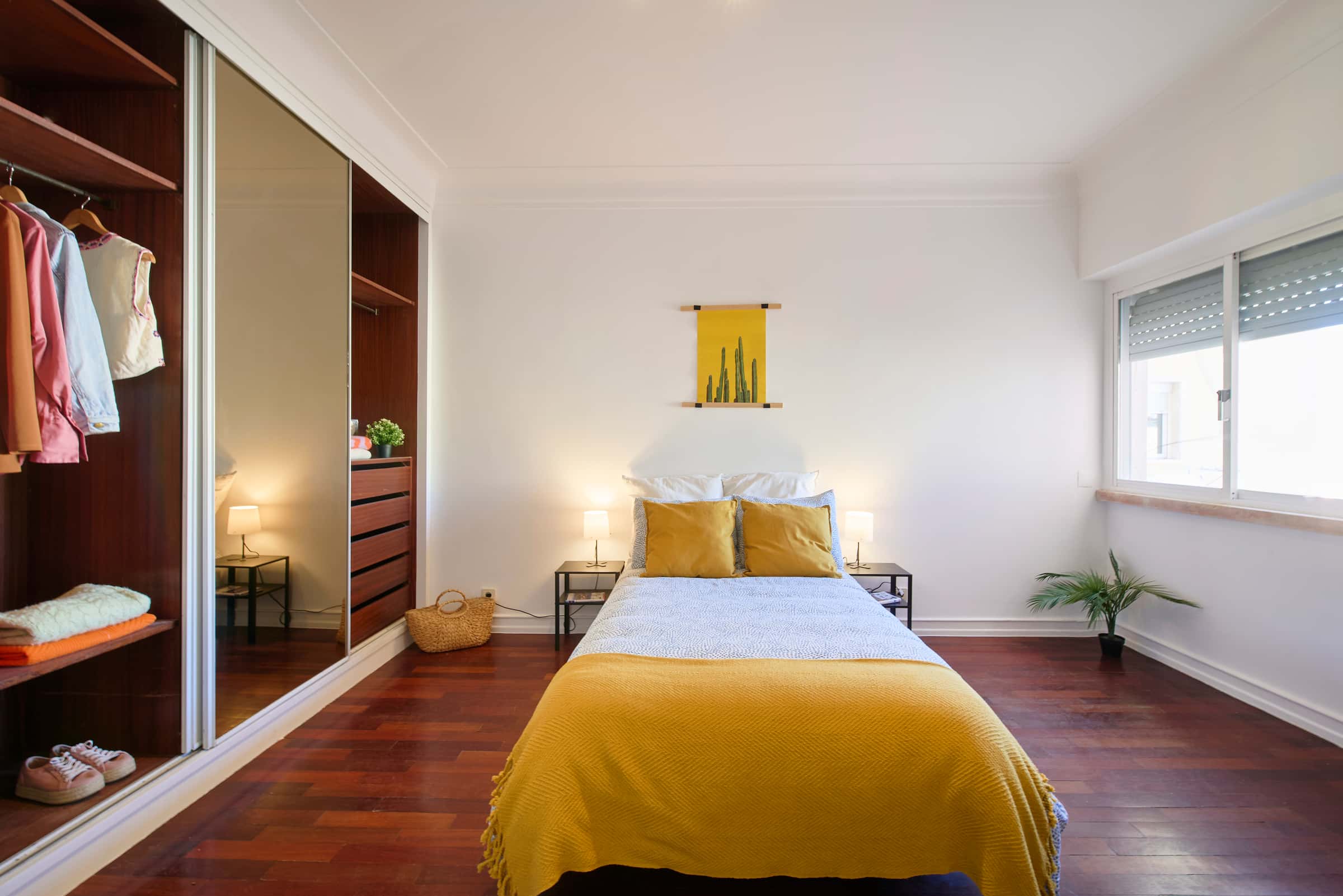 Bedroom in a 5-bedroom apartment in Lisbon - Room 2