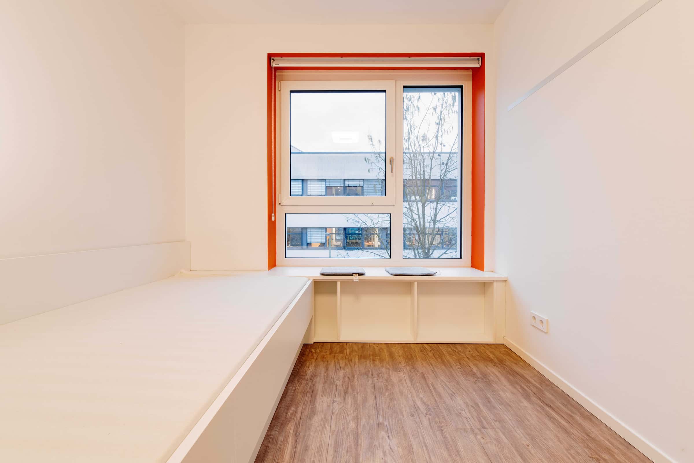 Reduced Rent - STUDENTS ONLY - Fully furnished private room in a 4 people shared apartment Nearby HTW University