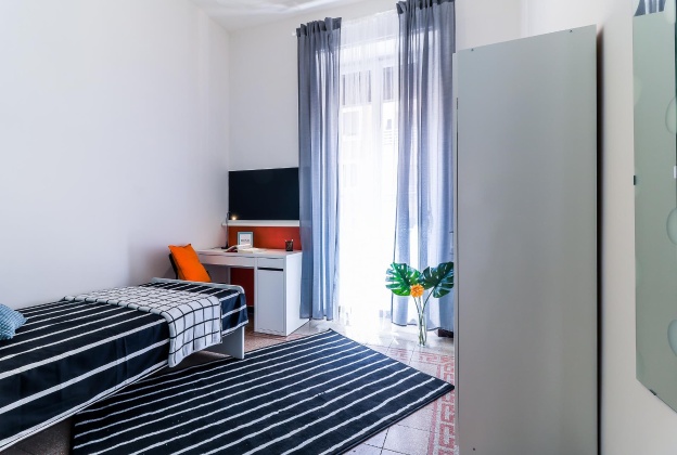 Listing photo thumbnail