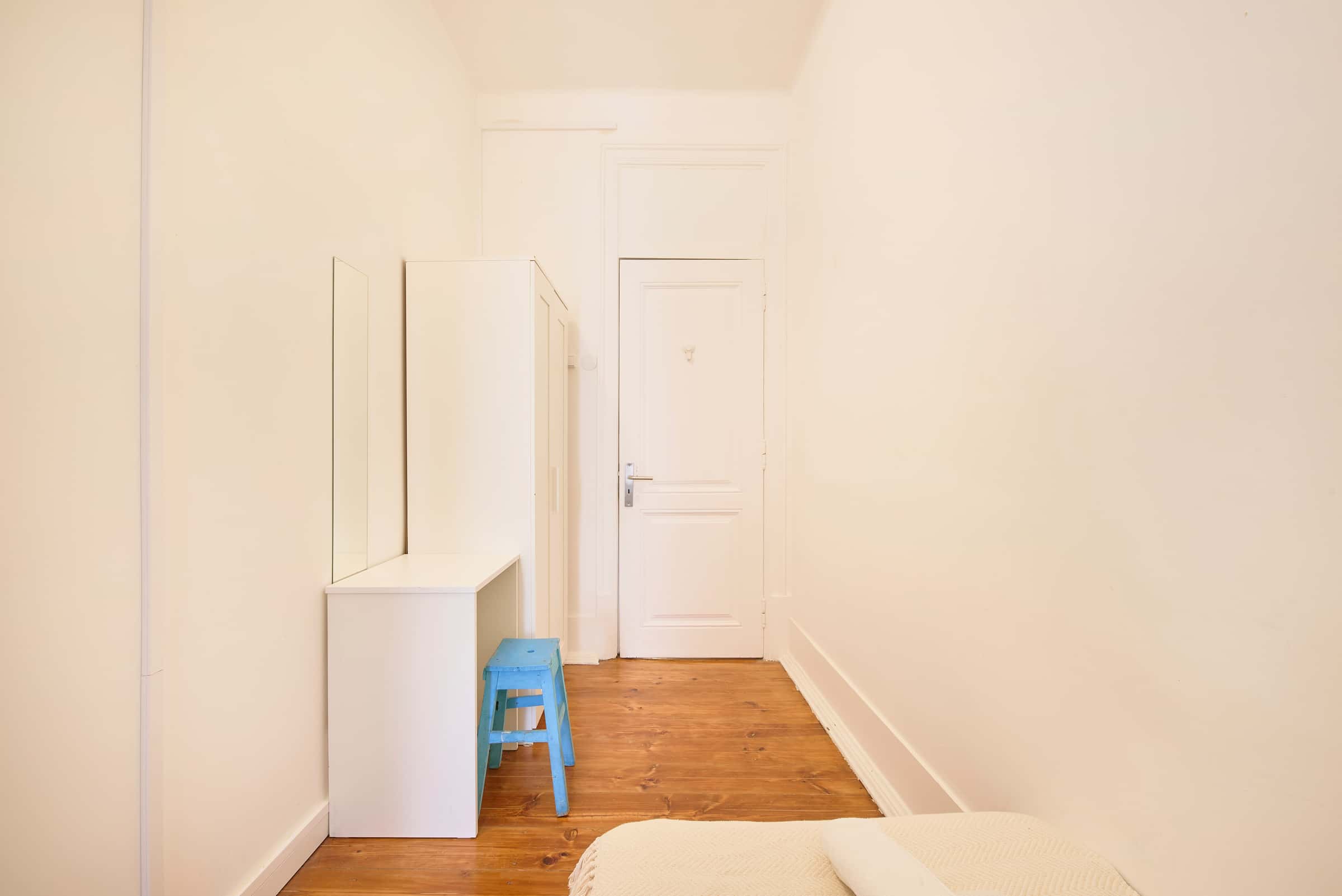 Single room in a 7-bedroom apartment in Lisbon - Room 6