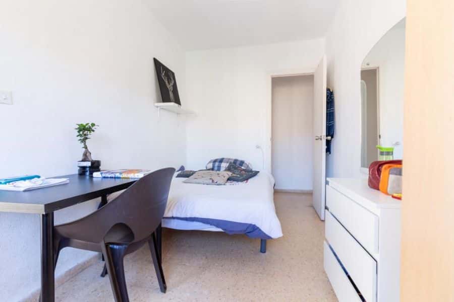 Habitación en piso de 4 habitaciones en Ciutat Jardi