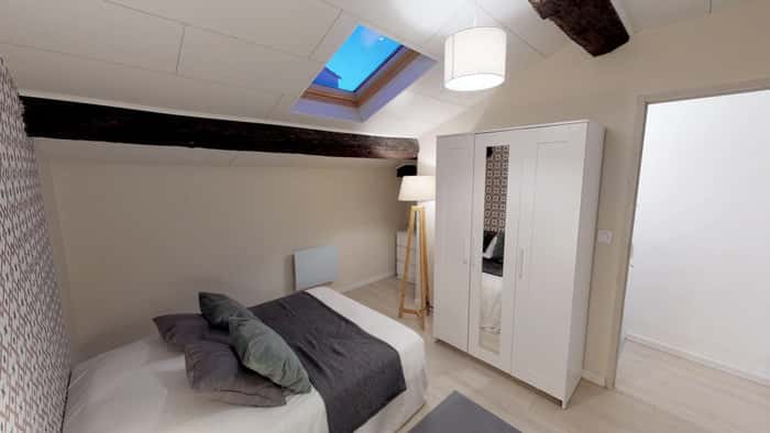 Listing photo thumbnail