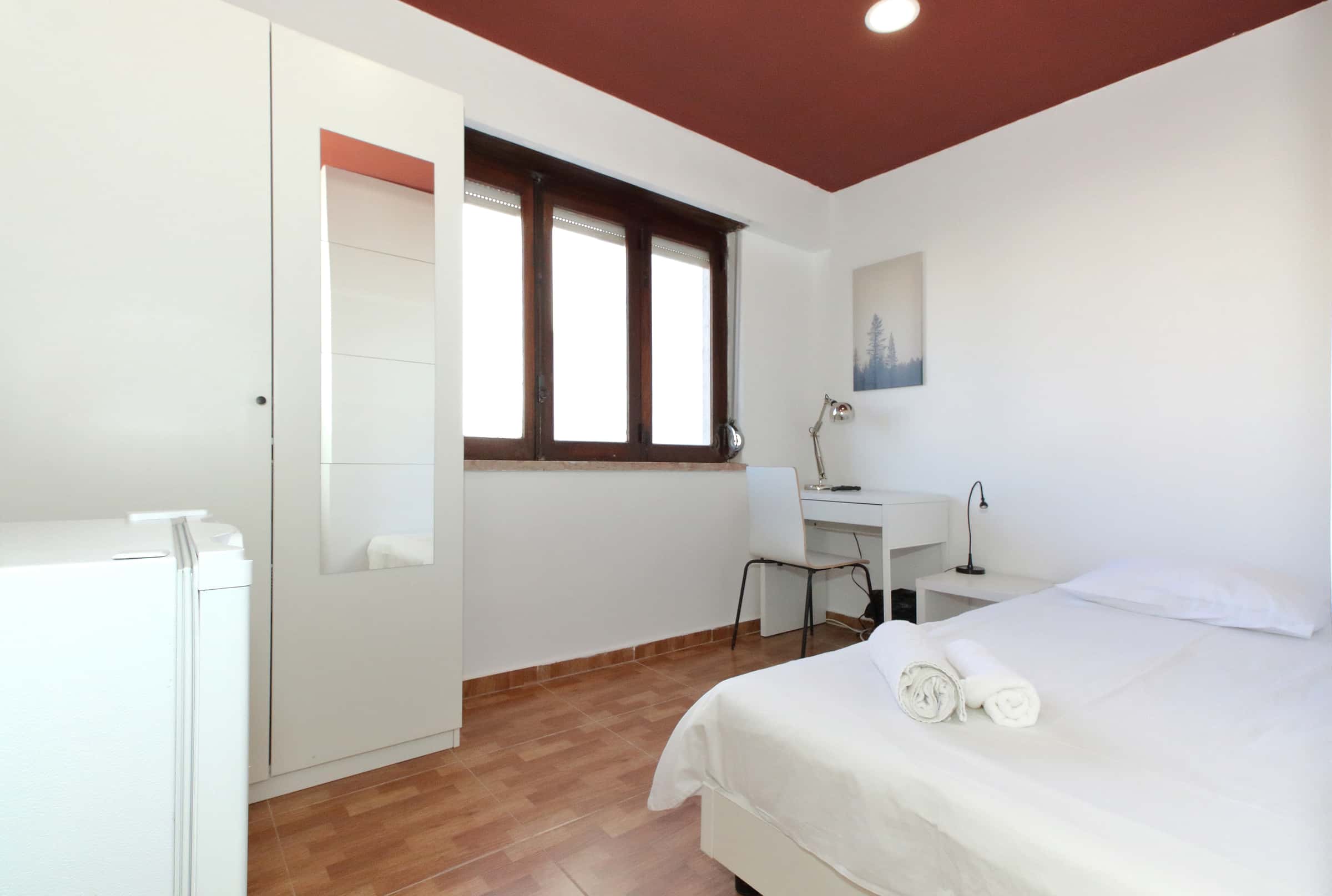 En-suite Room in Rua Ferreira Lapa, Lisbon (Students only)