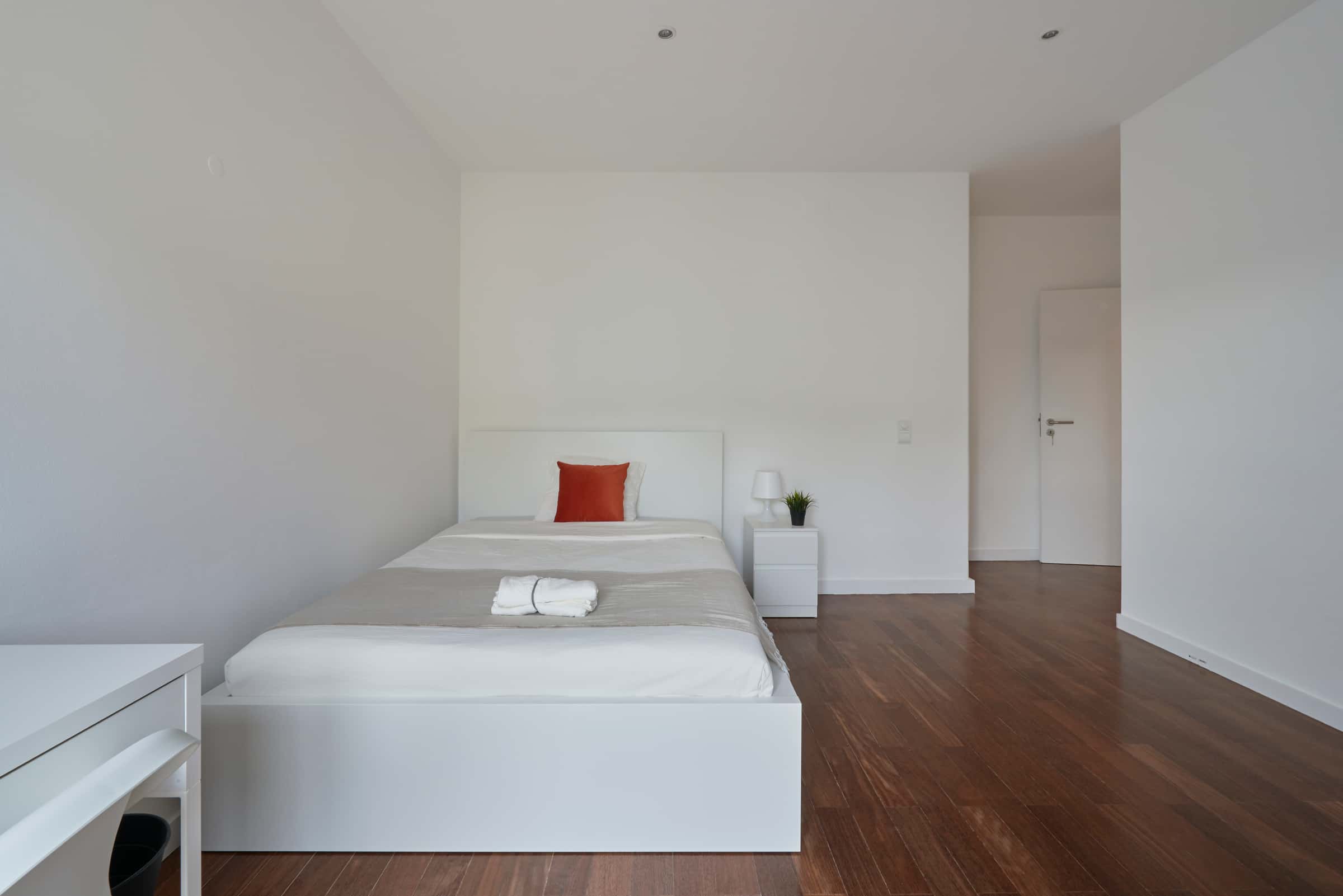 Bedroom in a 7-Bedroom Apartment in Av. da República, Lisbon - Room 4