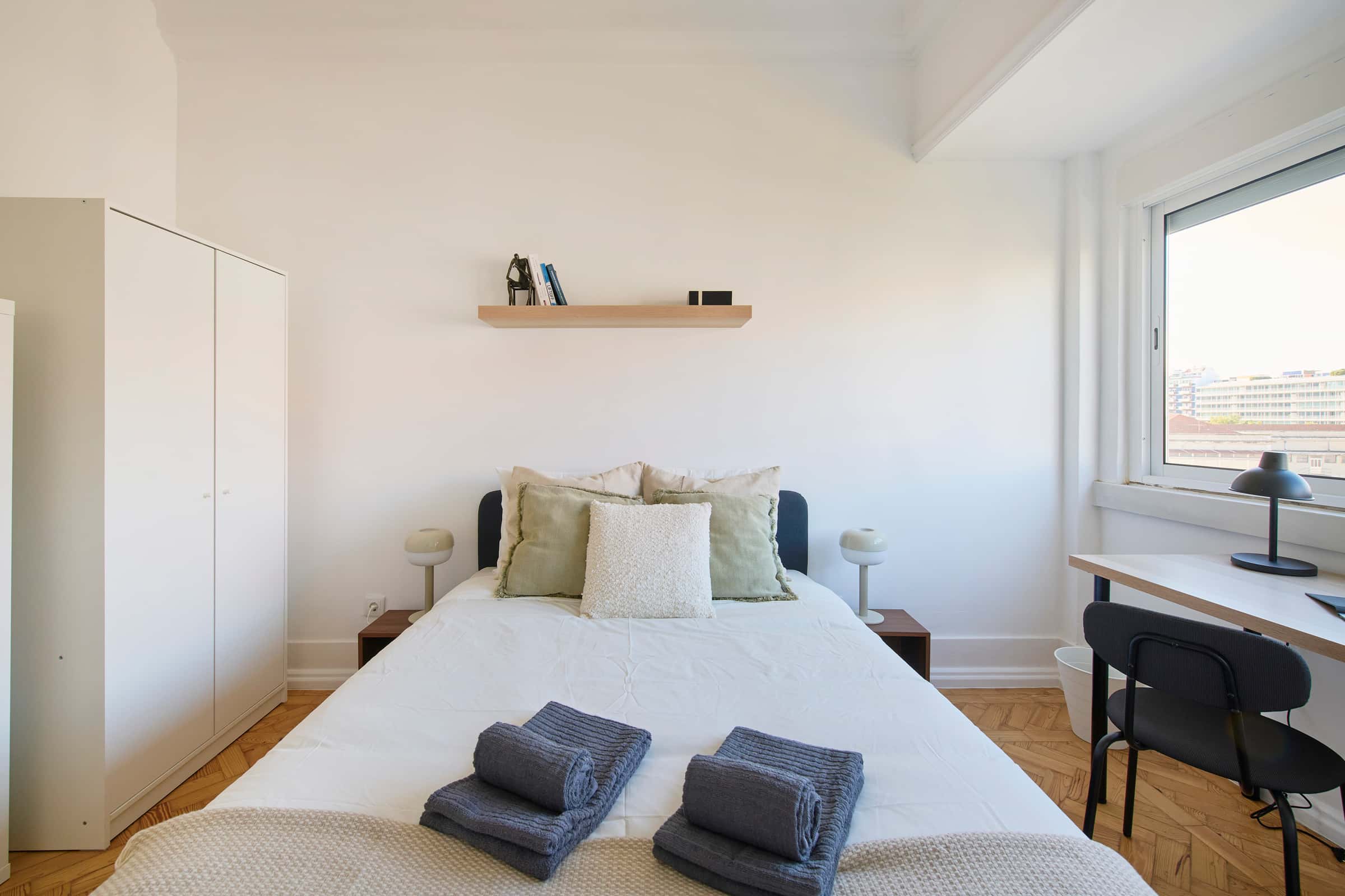 Luminous bedroom in a 9-room apartment in Lisbon - Room 2