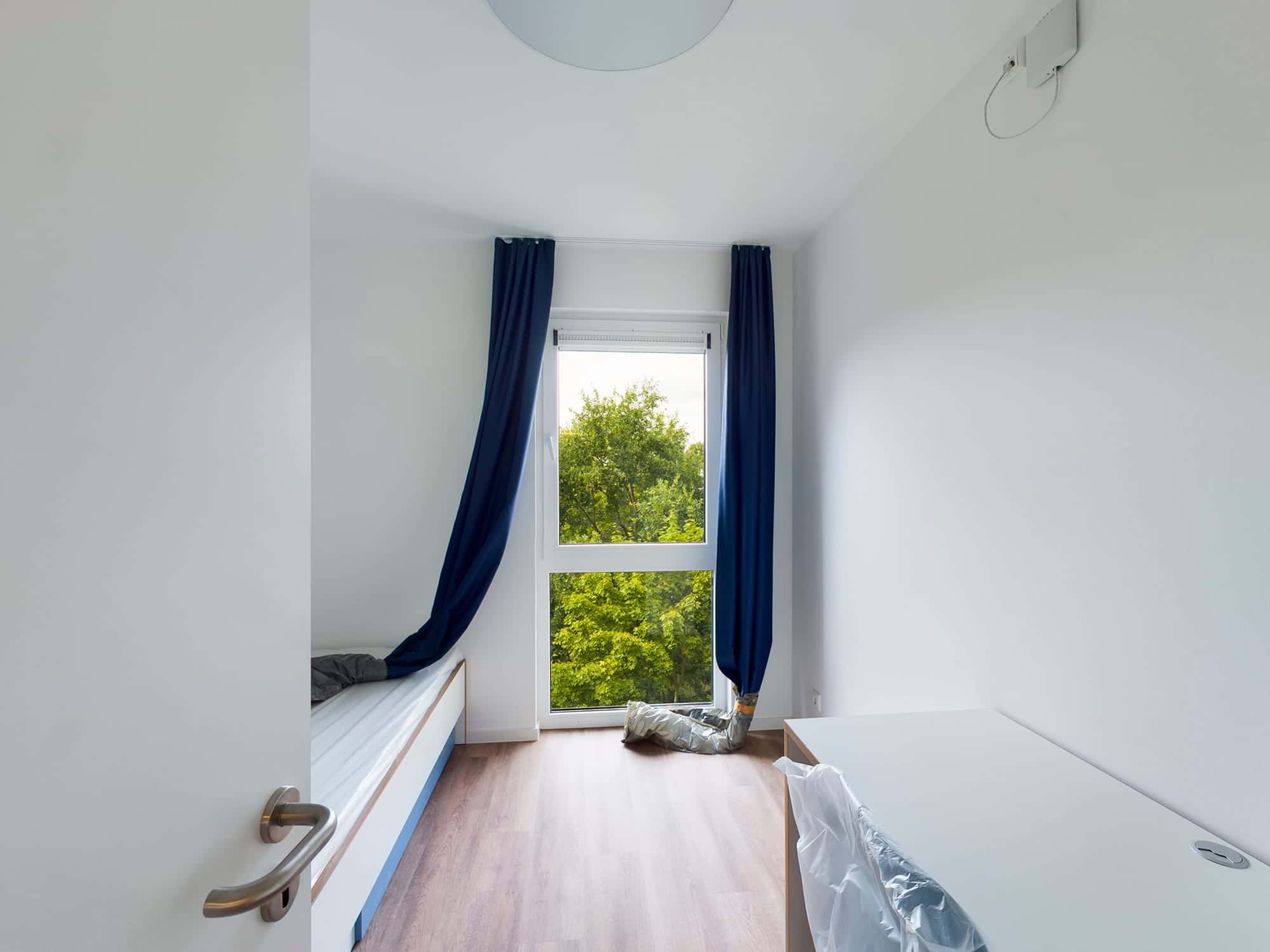 Fully furnished private room in a 5 people shared mixed apartment