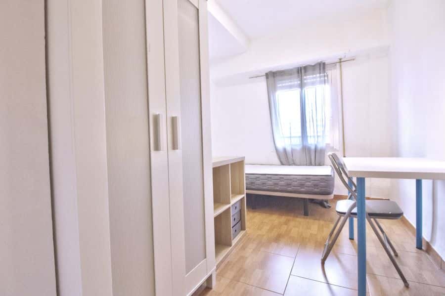 Habitación en piso de 4 habitaciones en Algirós