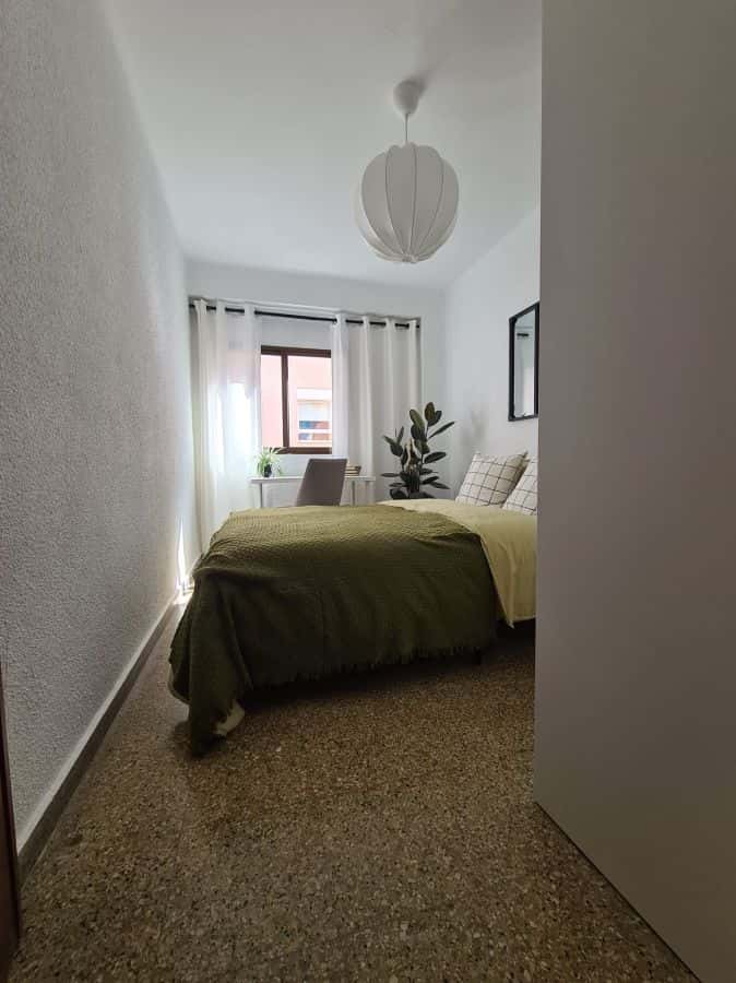 Habitación en piso de 4 habitaciones en El Grau