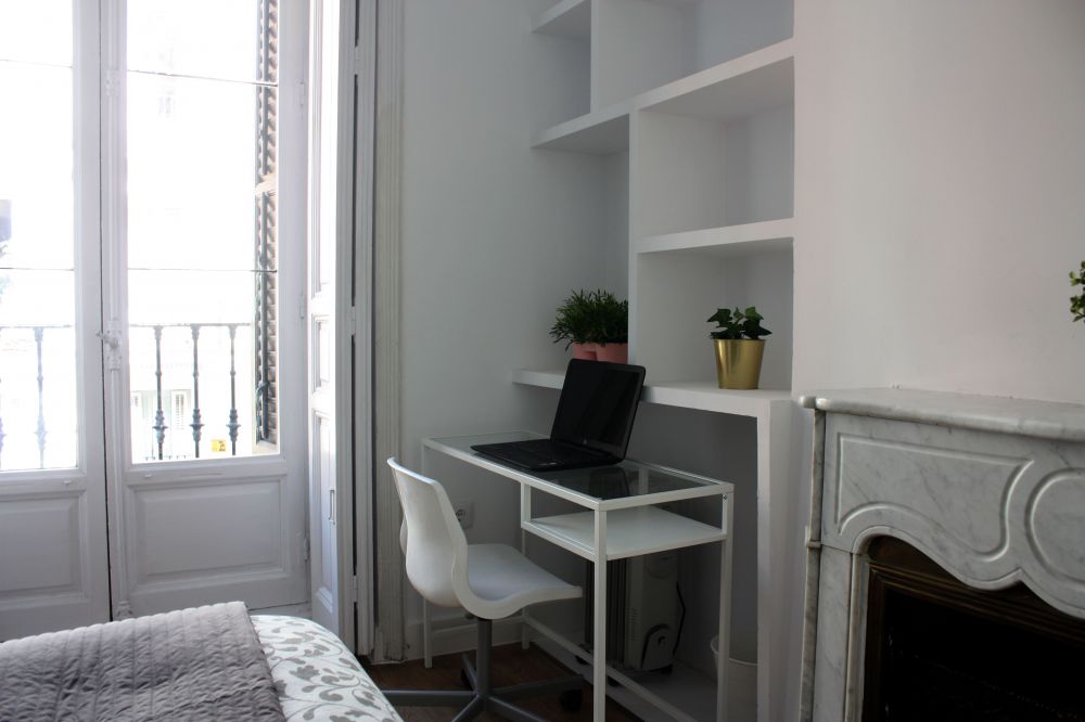 Habitación con balcón en Calle Valenzuela