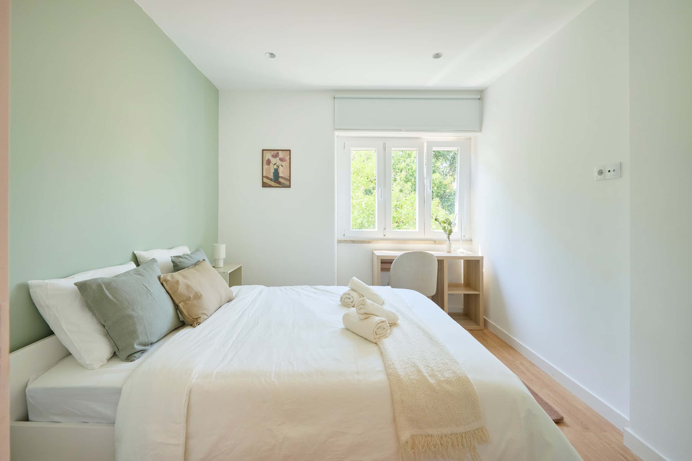 Bedroom in a 4-bedroom apartment in Lisbon - Room 1