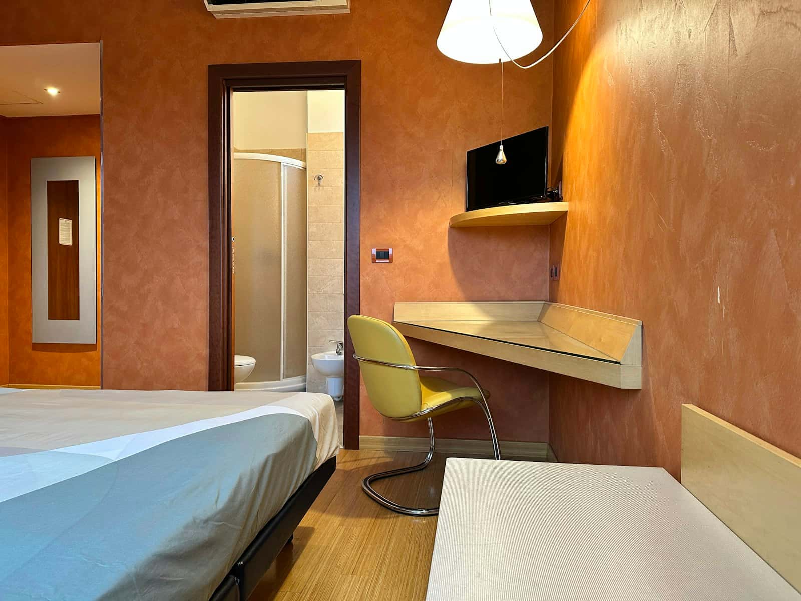 Room in Lungo Dora Napoli, Torino for 1100 m² with 10 bedrooms