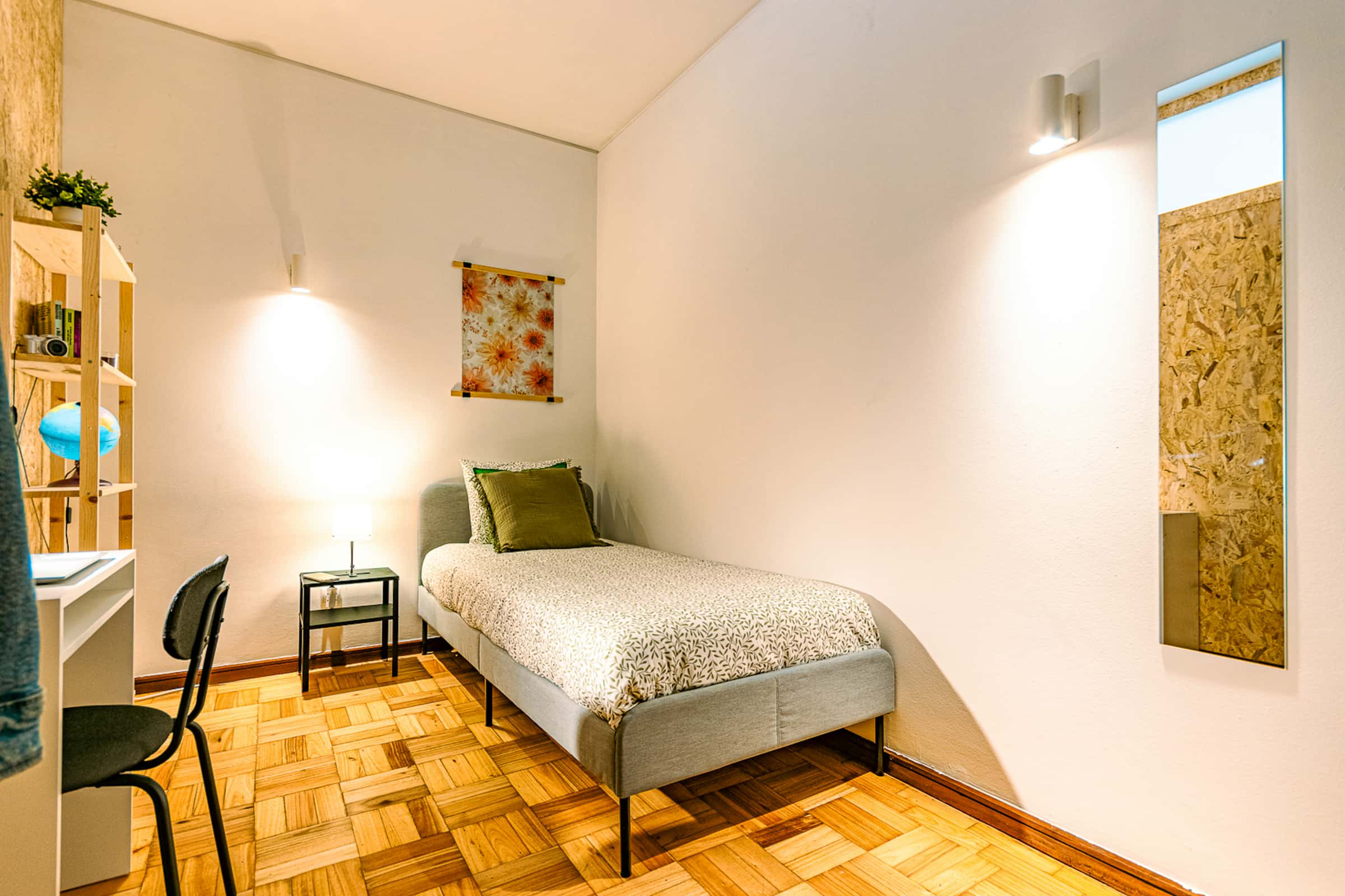 Room in a 6-bedroom apartment in Rua das Artes Gráficas, Porto - Room 3