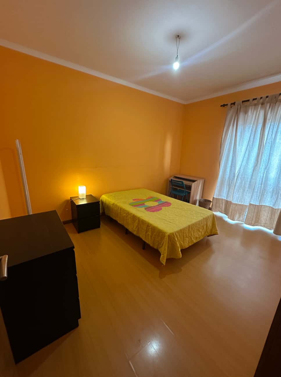 Room in a 4-bedroom apartment in Porto - Room 1