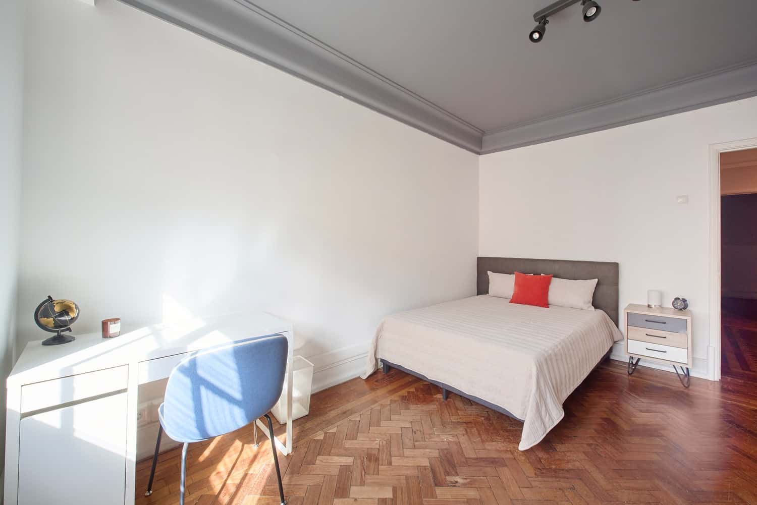 Room 1 - 28. Guerra Junqueiro14 4E