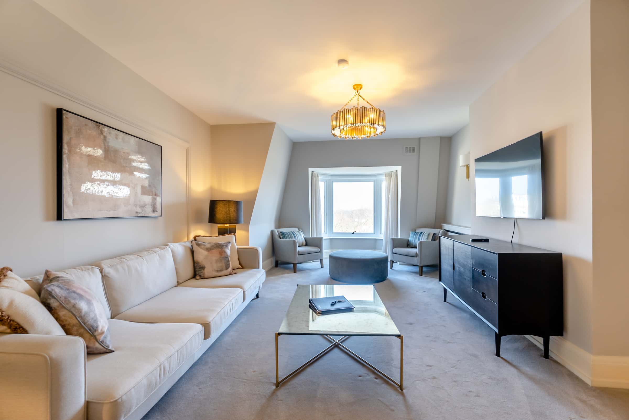 Spacious 4 Bed Penthouse by Regent`s Park