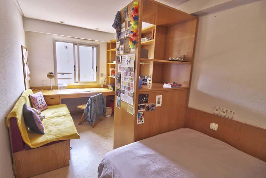 Habitación en piso de 7 habitaciones en Ciutat Jardi