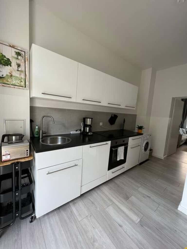 Quiet Yet Central – 2-Room Apartment in Lively Alt­lin­denau