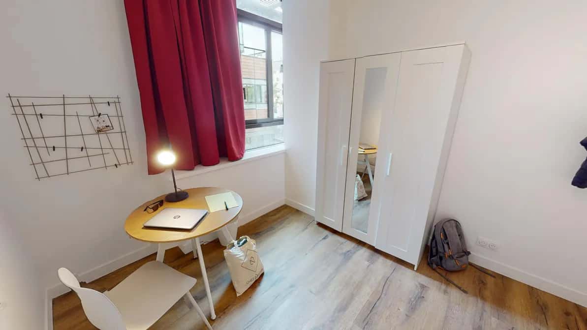 Room in Avenue Sainte-Anne, Asnières-sur-Seine for 193 m² with 11 bedrooms