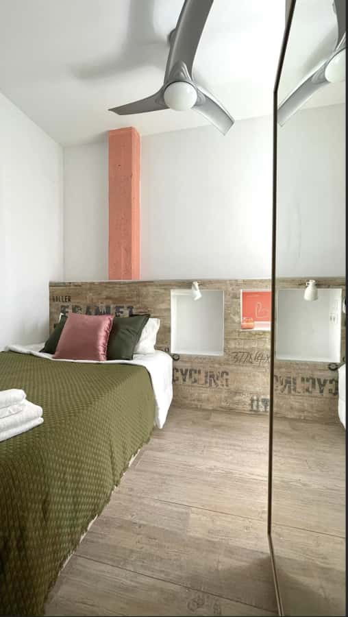 Habitación en piso de 3 habitaciones en Camins Al Grau
