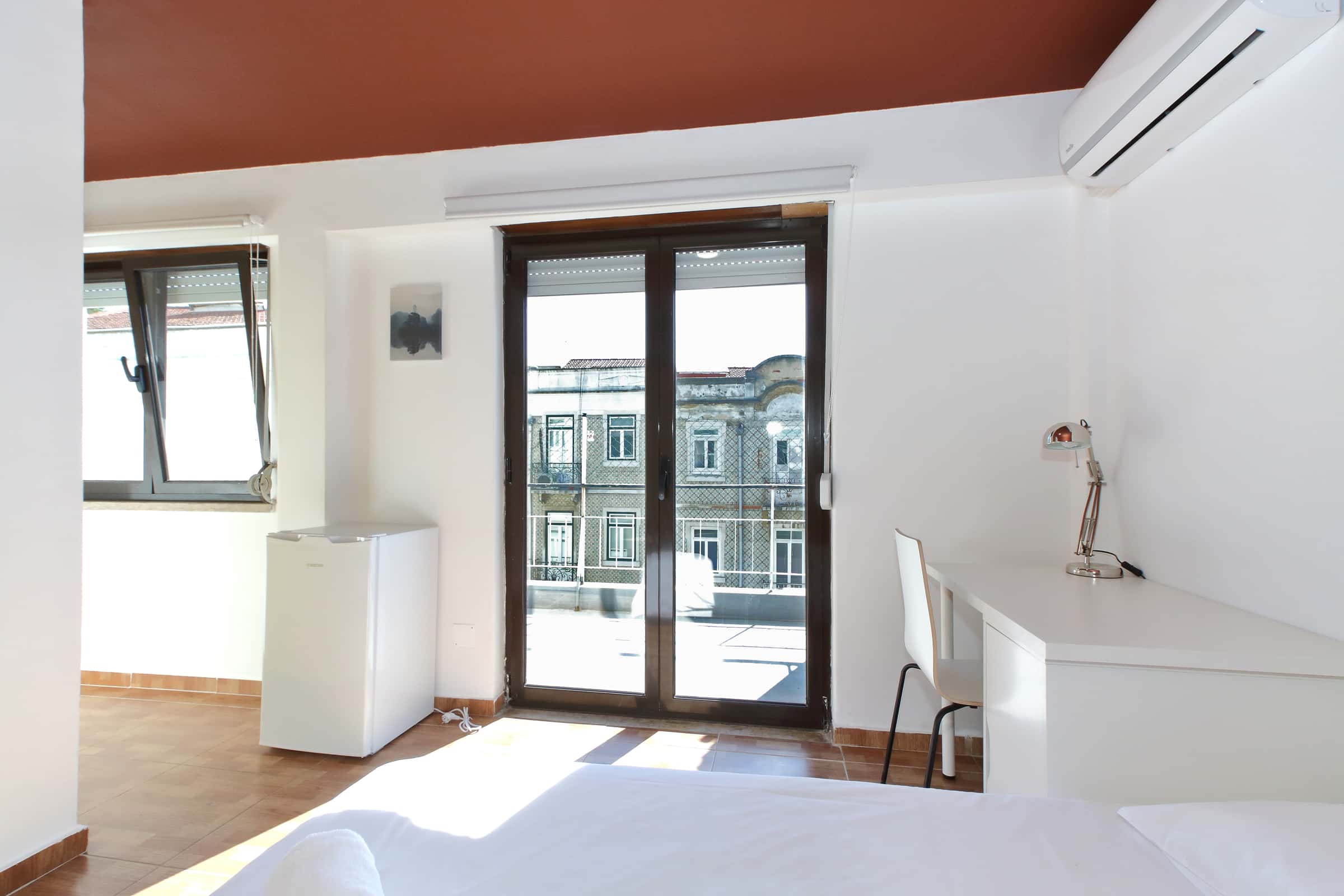 En-suite Room in Rua Ferreira Lapa, Lisbon (Students only)