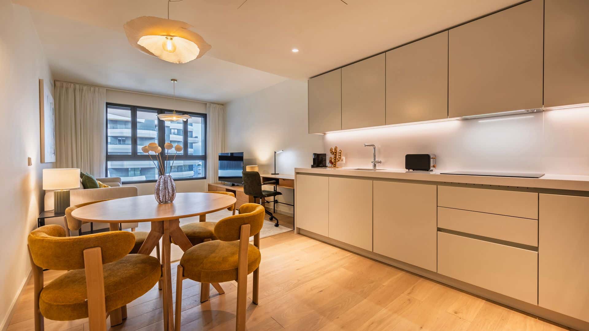 Upscale 1BDR with Pool & Parking