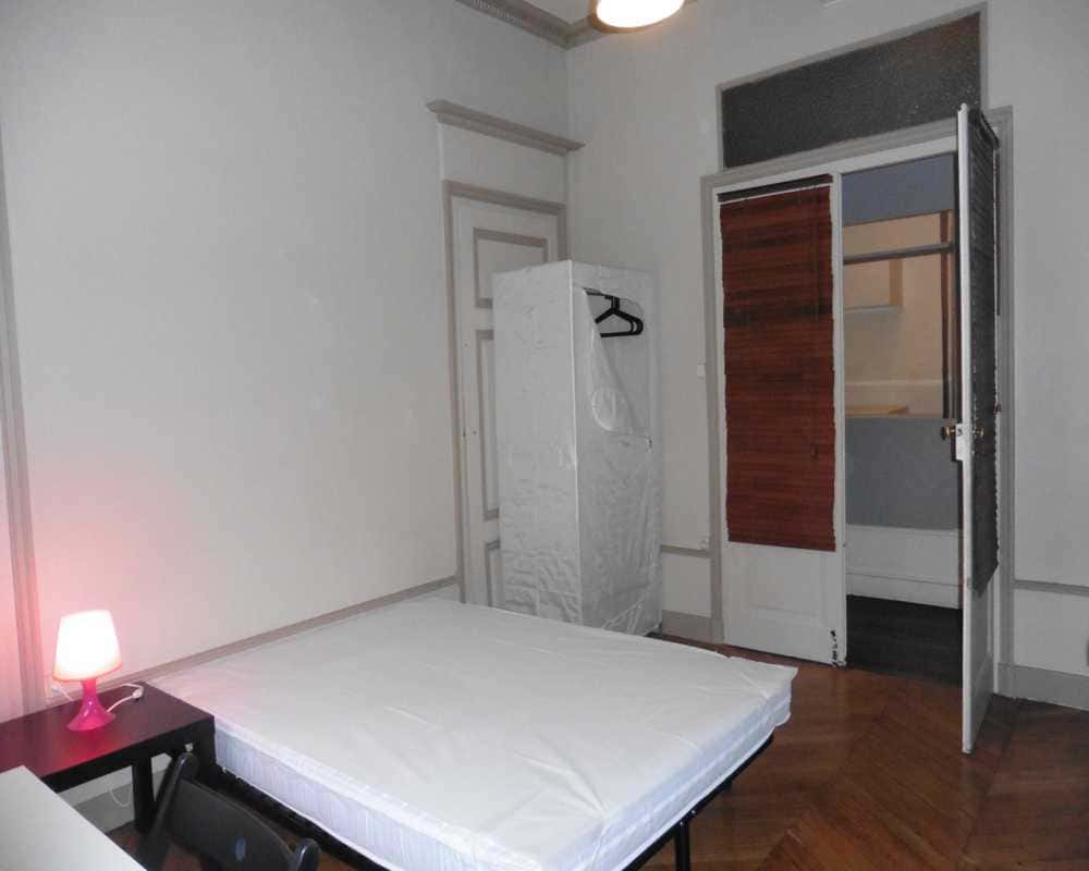 Chambre dans le rue de brest