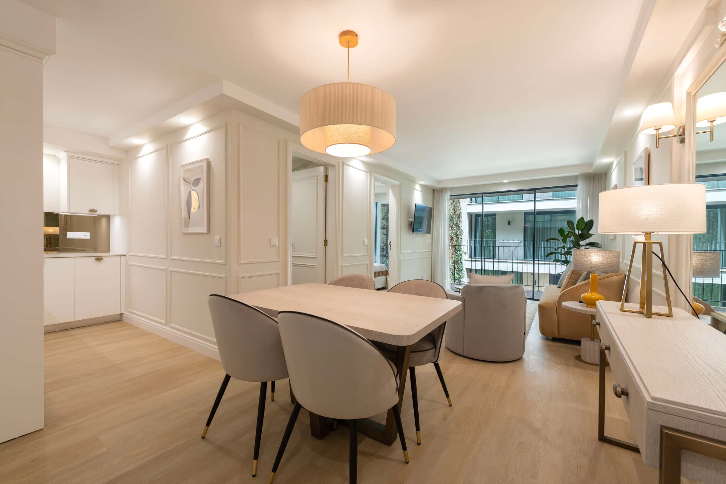 Elegant 1-Bedroom Apartment in Santa Catarina, Porto – Prime Location Near Aliados
