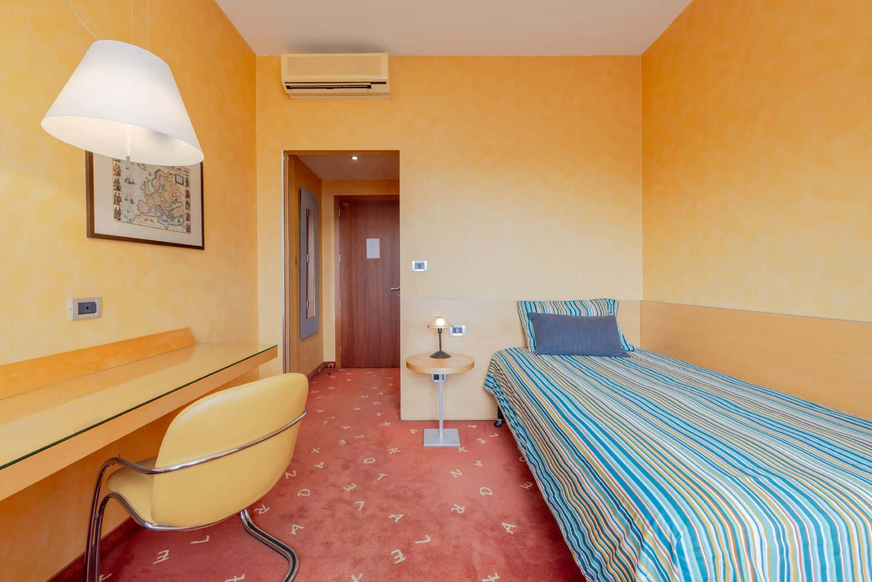 Room in Lungo Dora Napoli, Torino for 1100 m² with 10 bedrooms