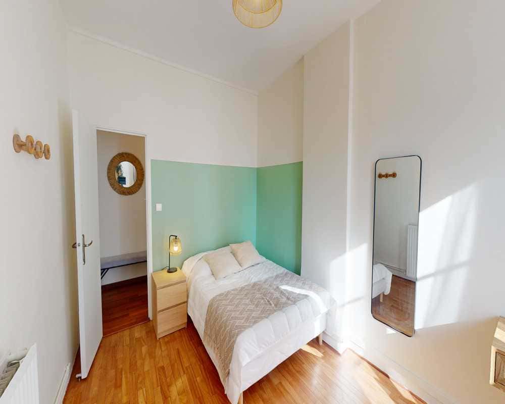 Chambre dans le Rue Roberval