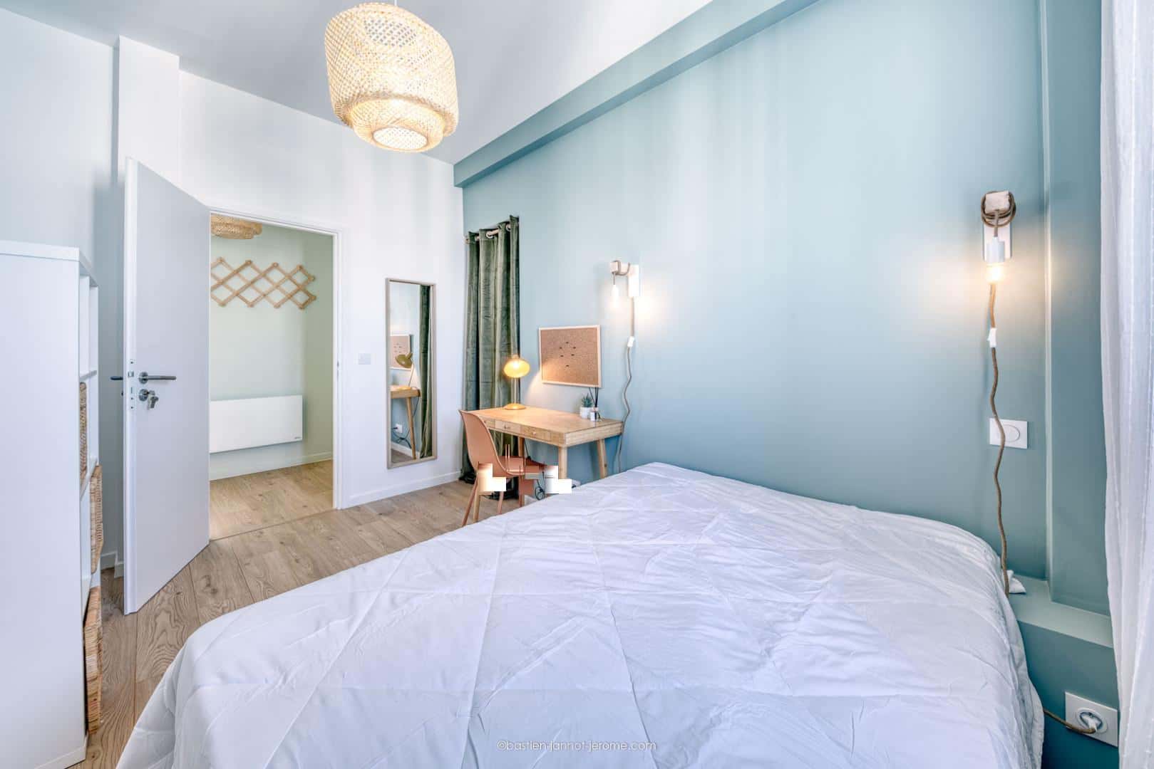 Chambre 1 - CHATEAUNEUF F